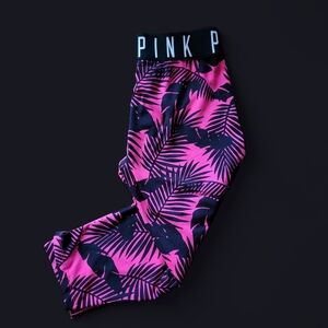 Women’s Pink Victorias Secret Ultimate Crop Yoga Pants M Pink/black Palm Leaves